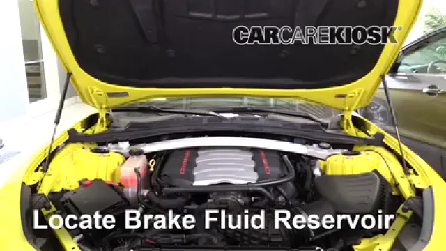 2017 Chevrolet Camaro SS 6.2L V8 Convertible Liquide de frein Contrôler le niveau de liquide de frein